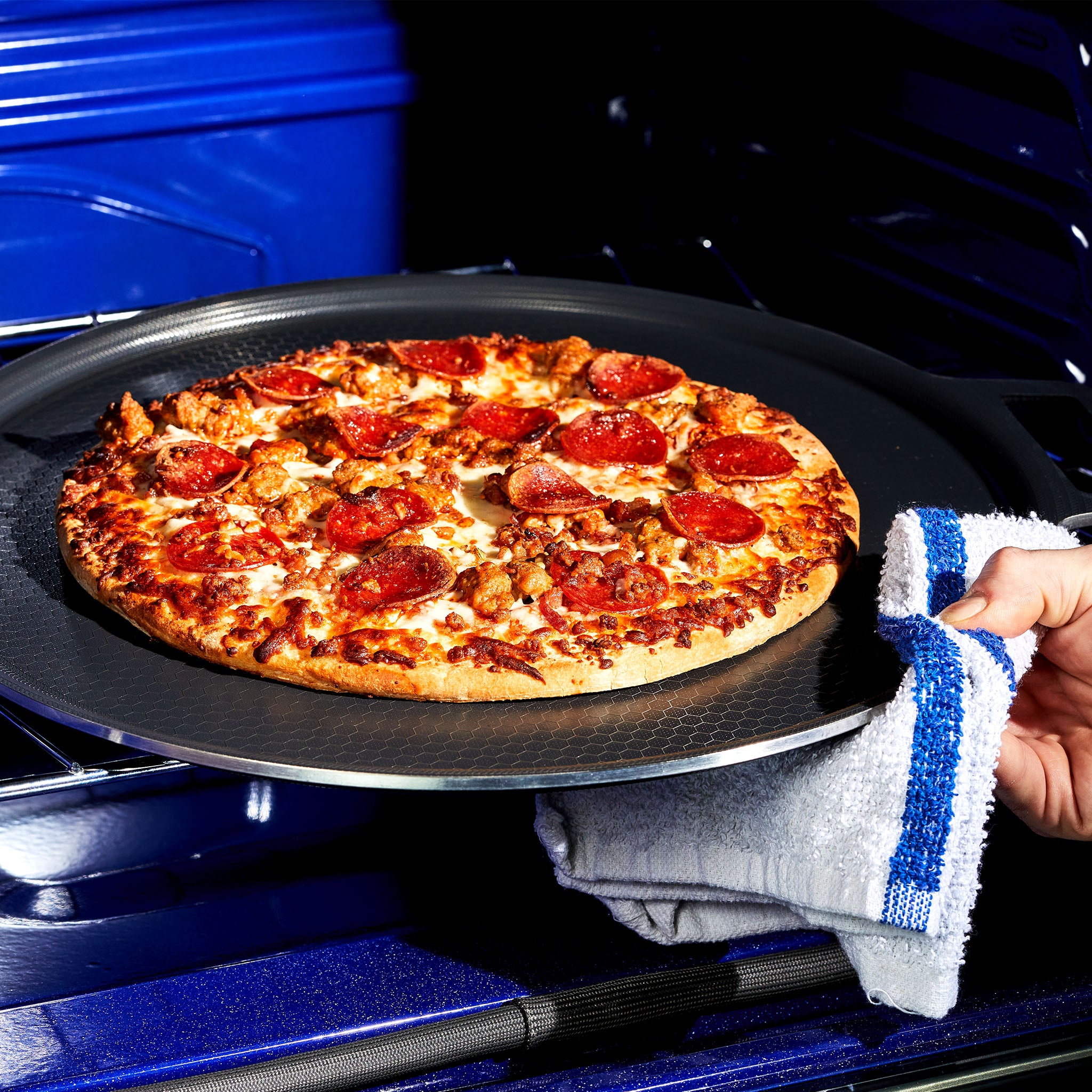 Hybrid Pizza Steel | Pizza Pan | HexClad