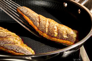 How to Cook Fish On The Stovetop – HexClad Cookware