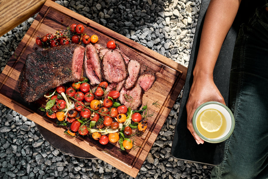 Gegrilde tri-tip met tomatensalade