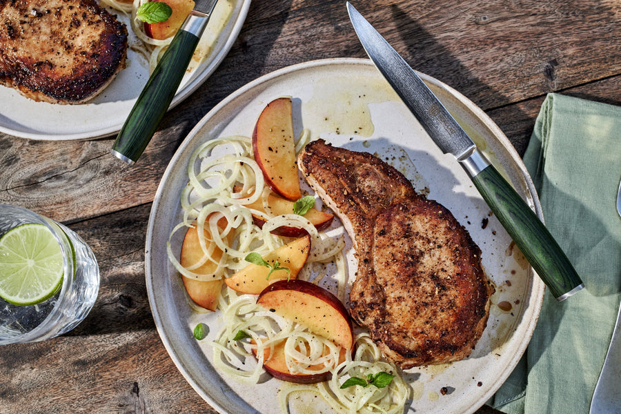 Karbonades met perzik-venkelsalade