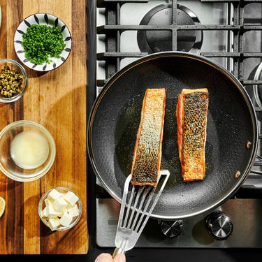 Cooking salmon in HexClad hybrid fry pan