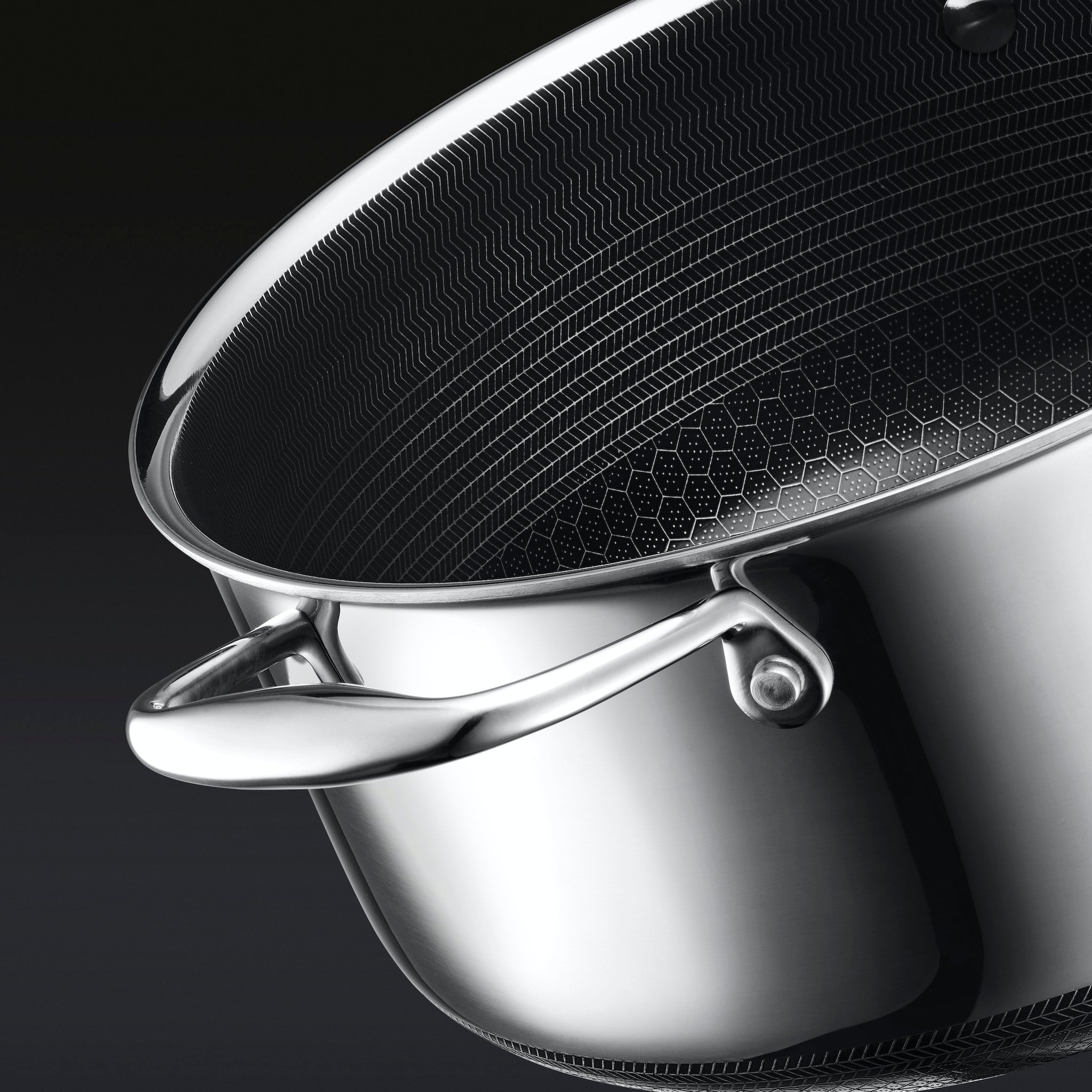 HexClad Hybrid Dutch Oven - Thumbnail 5