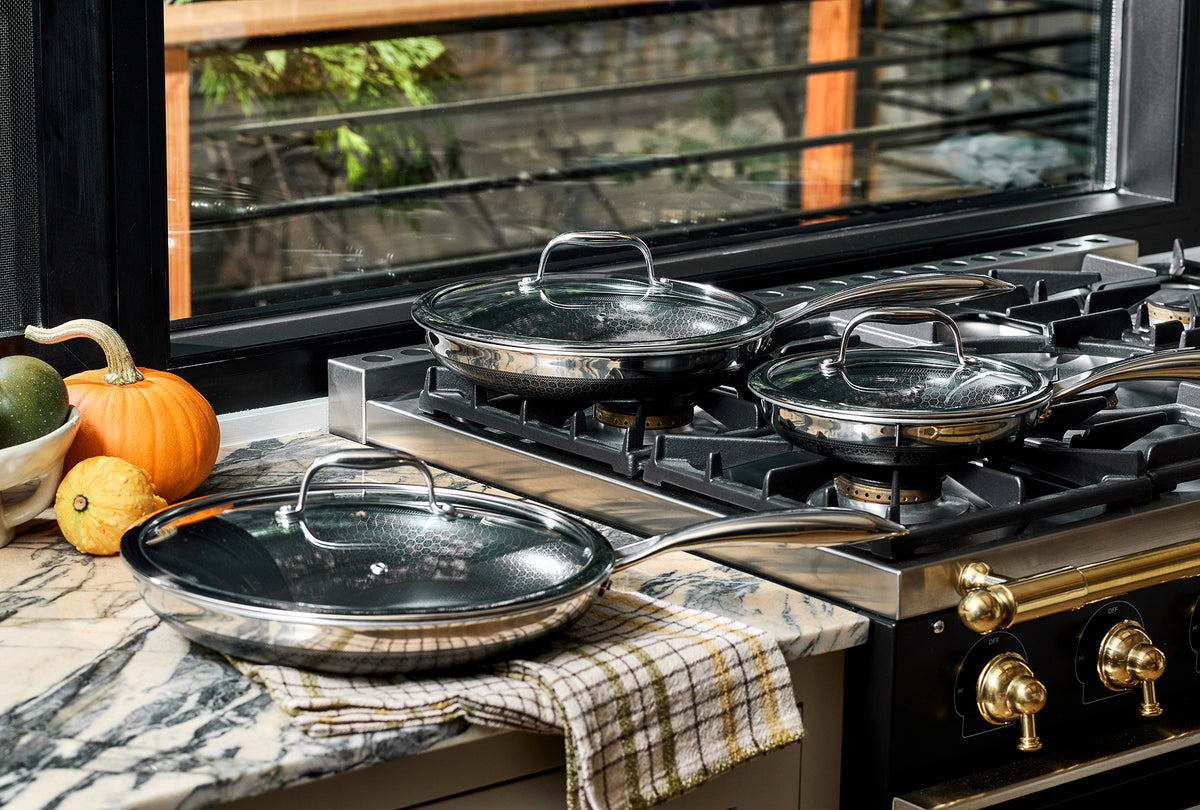 Hybrid fry pan set with lids