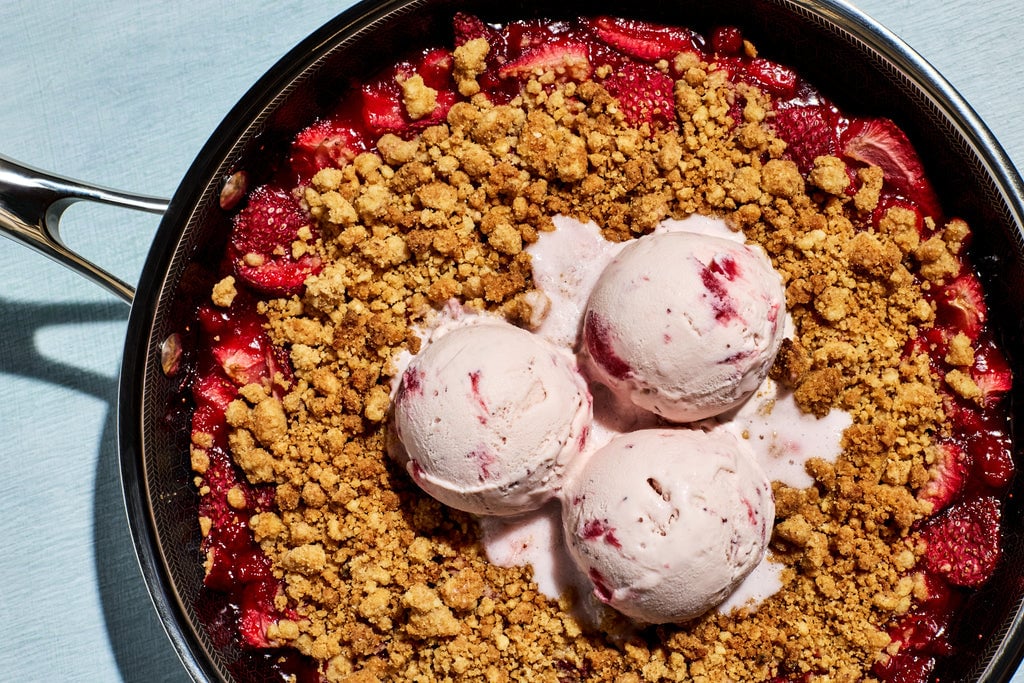 Skillet Strawberry and Brown Butter Crumble