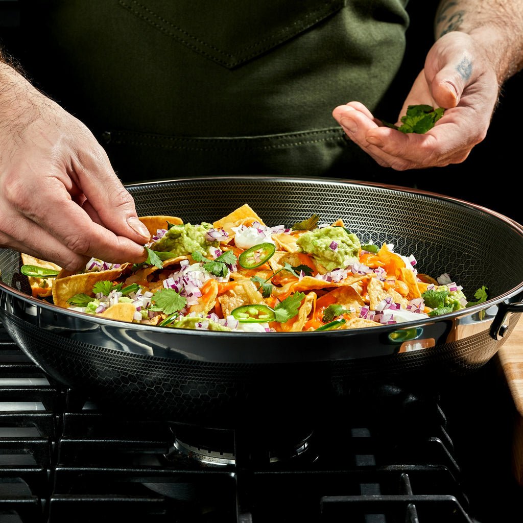 HexClad_14_HybridWok_CWWKLD14-C_ChipotleChickenStoveTopNachos_013024_KF_03