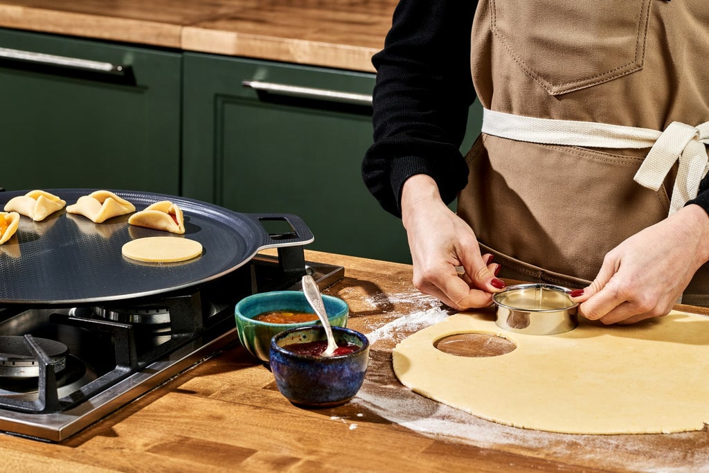 Cutting into dough