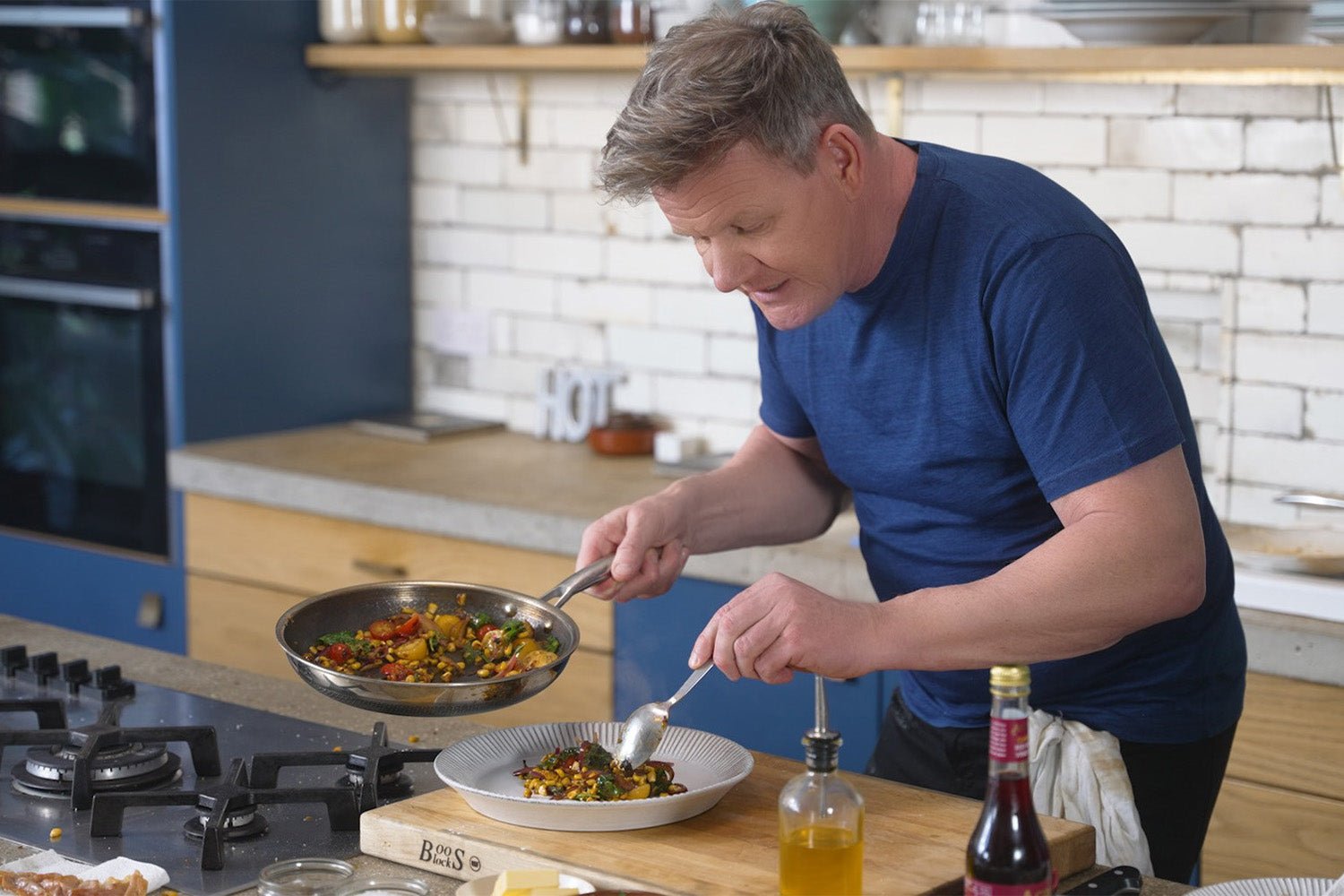 Why Gordon Ramsay Uses Hexclad Pans & Cookware Sets